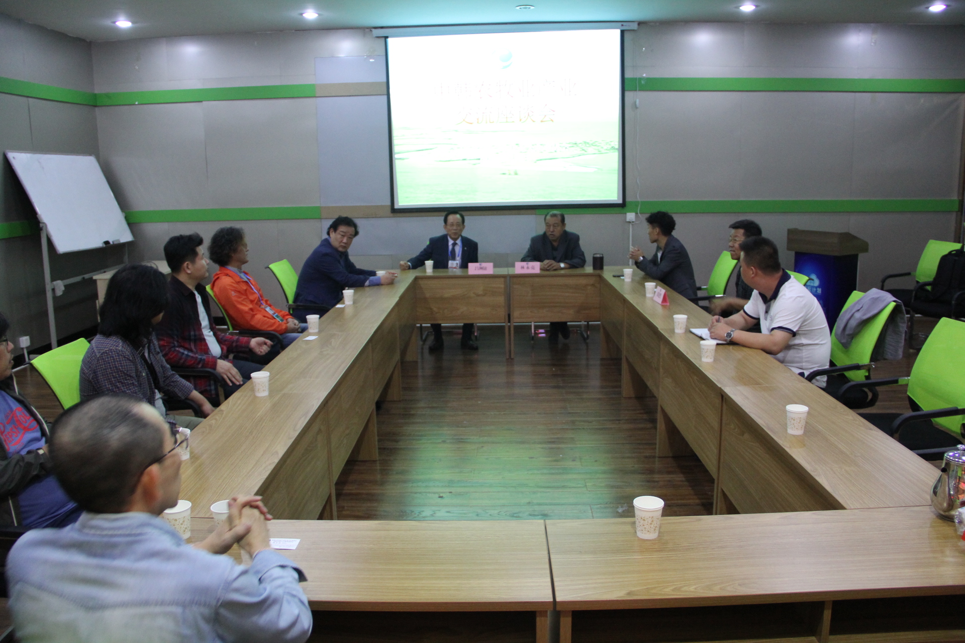 協(xié)會(huì)接洽韓國龍子株式會(huì)社代表團(tuán)