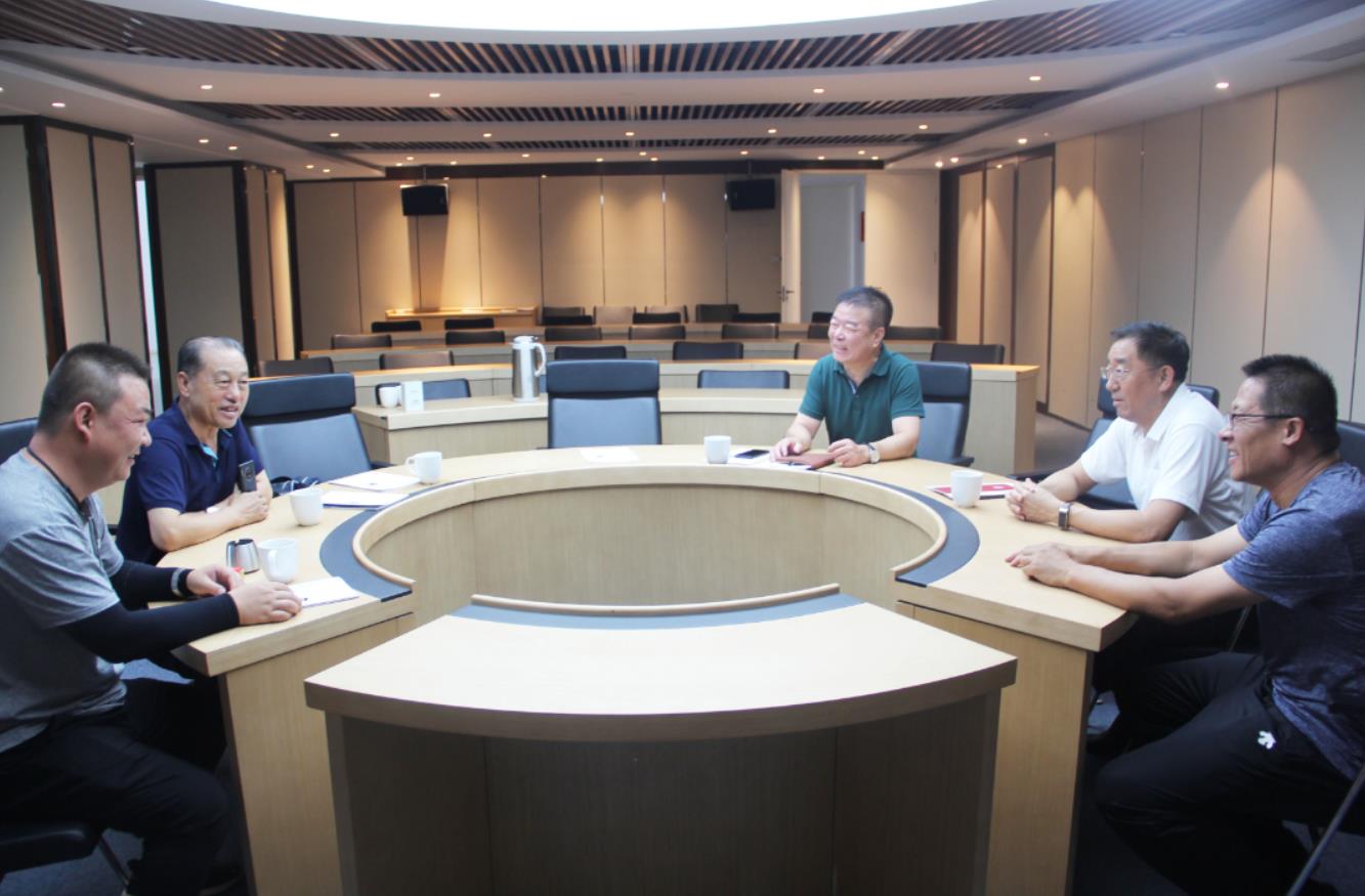 林永亮執(zhí)行會長到部分申報“名優(yōu)特”認定的企業(yè)進行實地調研